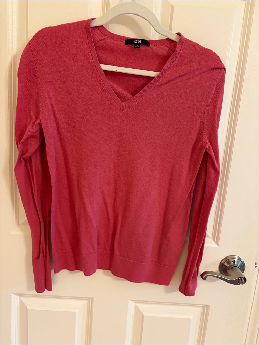 Uniqlo Women's V-Neck Short Sleeve Tee in Rose Pink